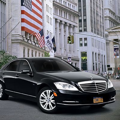 Luxury sedan used by Commonwealth Worldwide financial roadshow transportation.